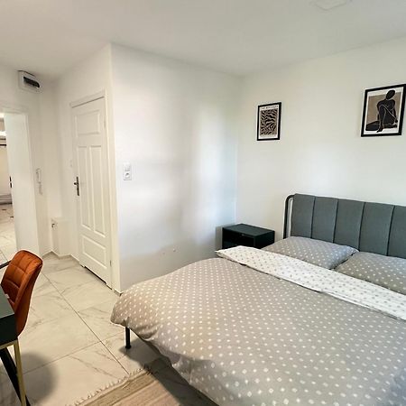 Moveen! Wynajem Apartamentow We Wroclawiu! 10 Minut Od Centrum Exteriör bild